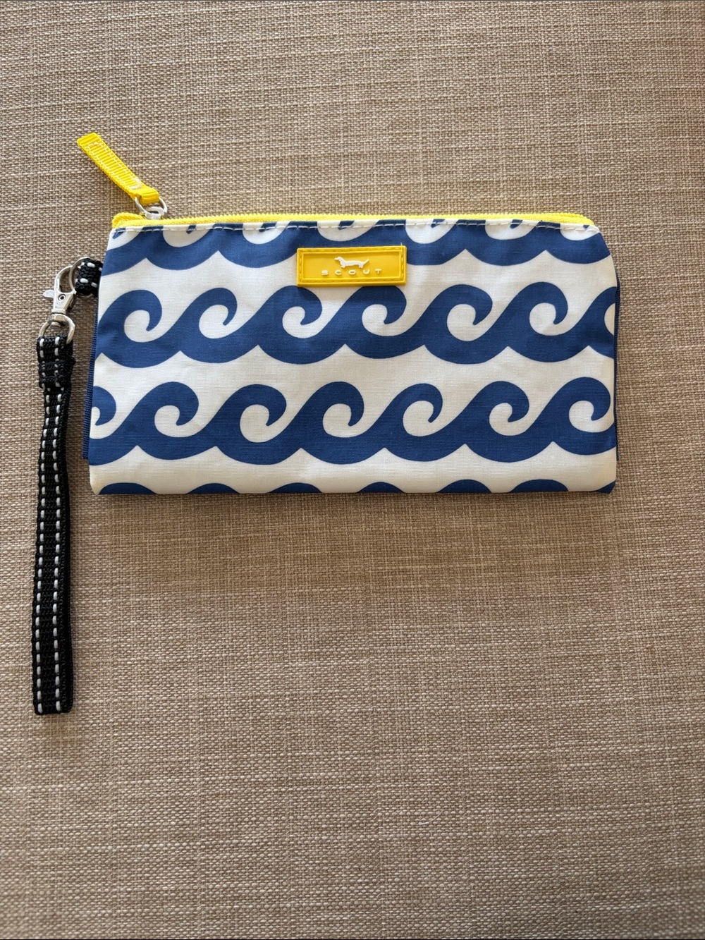 Scout Navy/white Wave Wristlet with Yellow Trim NWOT